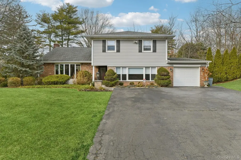 14 Fairway Dr
