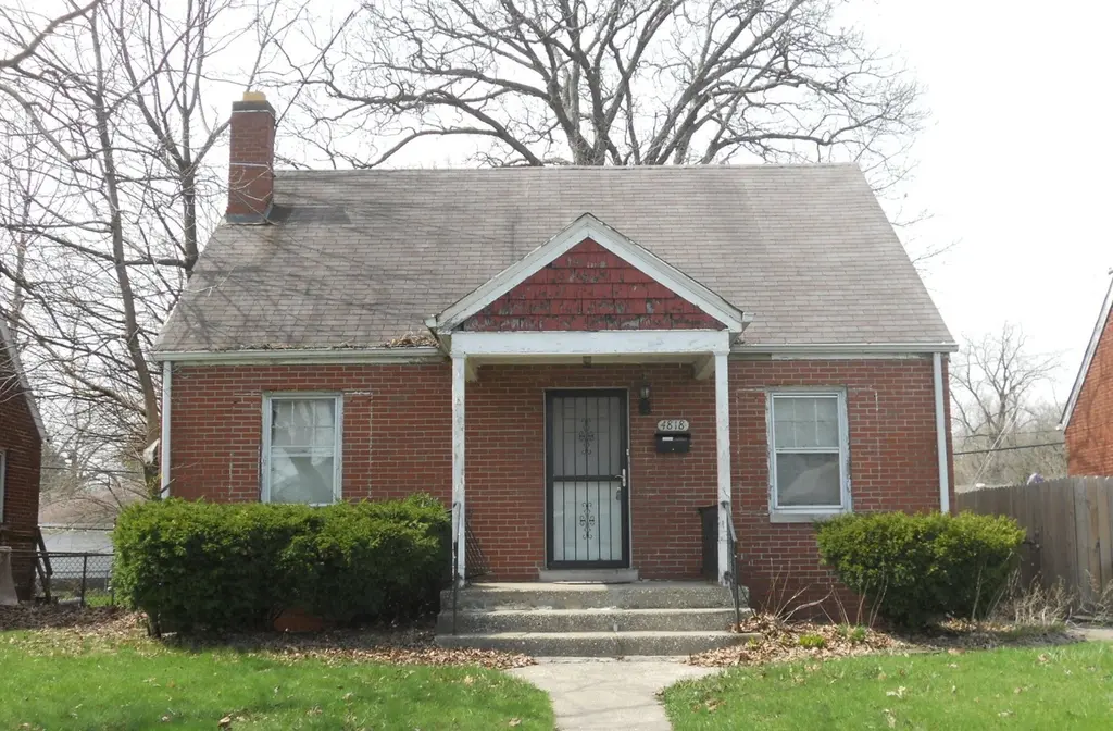 4818 Van Buren St