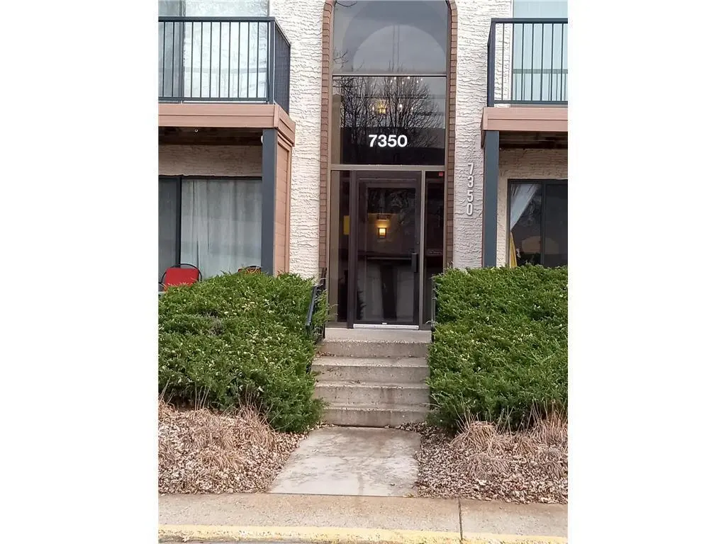 7350 York Ave S #203