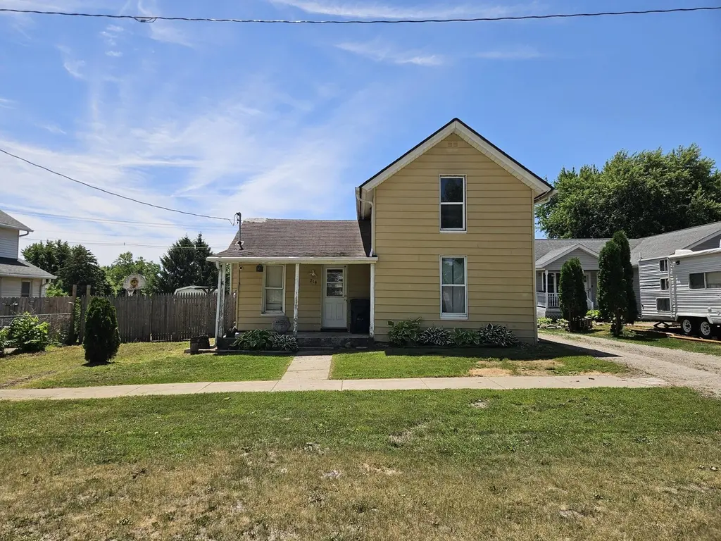 214 E 4th St