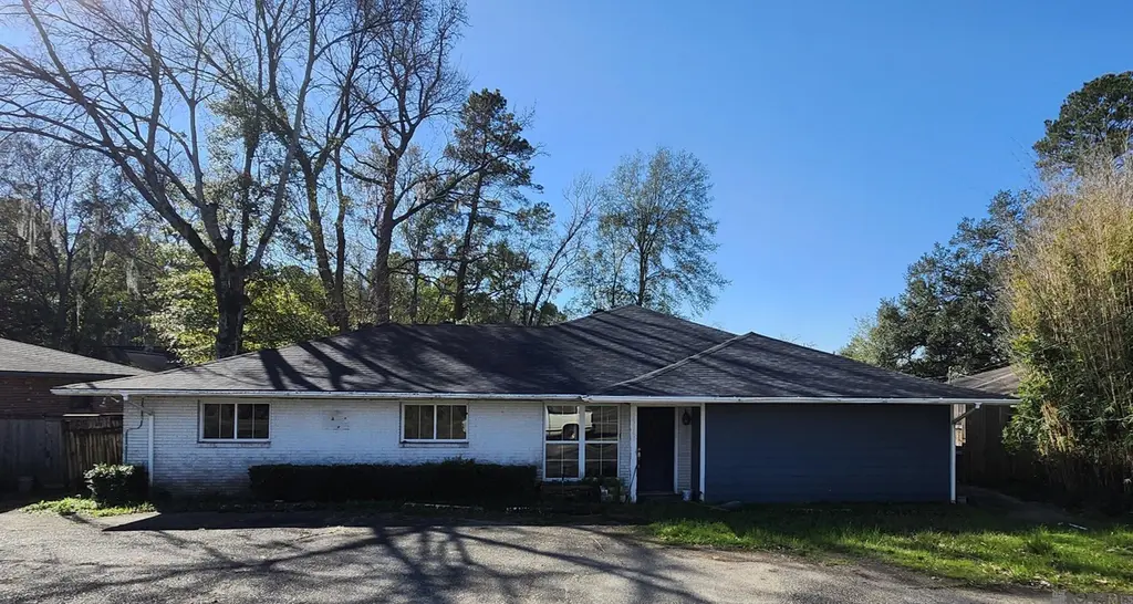 15560 Tiger Bend Rd