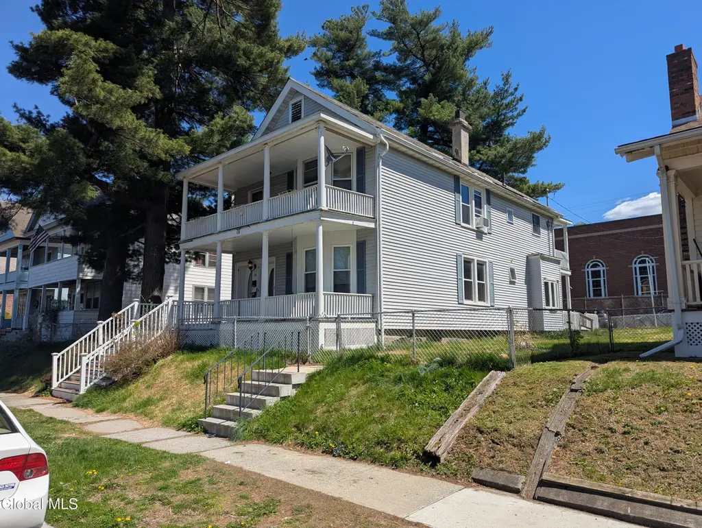 330 7th Ave