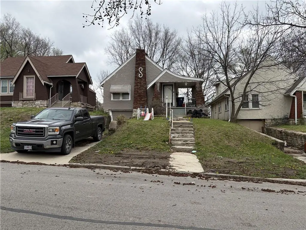 2543 Drury Ave