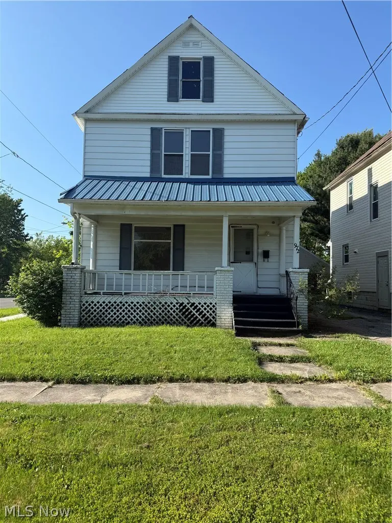 972 Front St SW