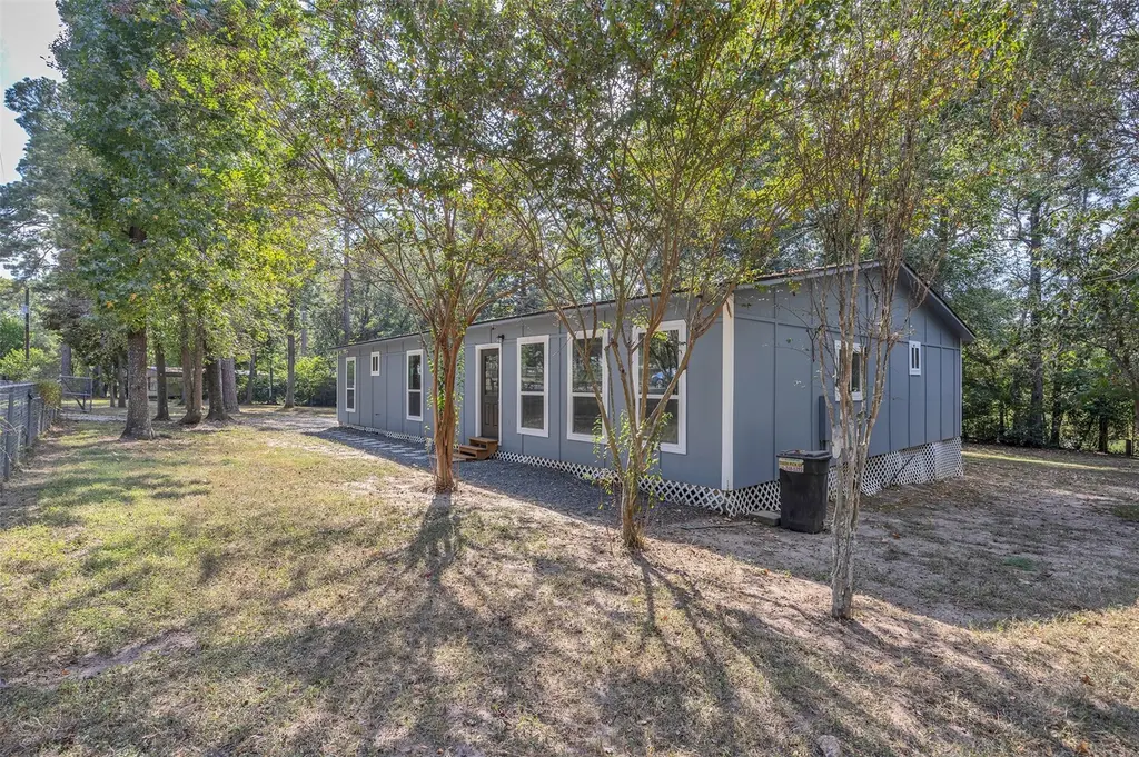 30519 Lake Circle Ln