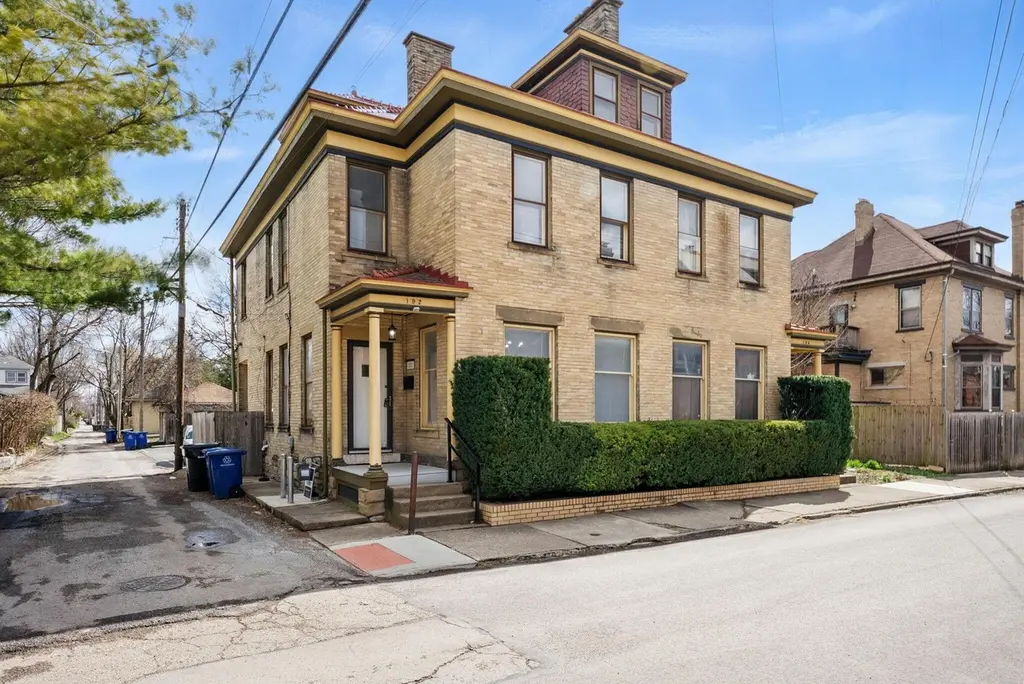 192 S 19th St