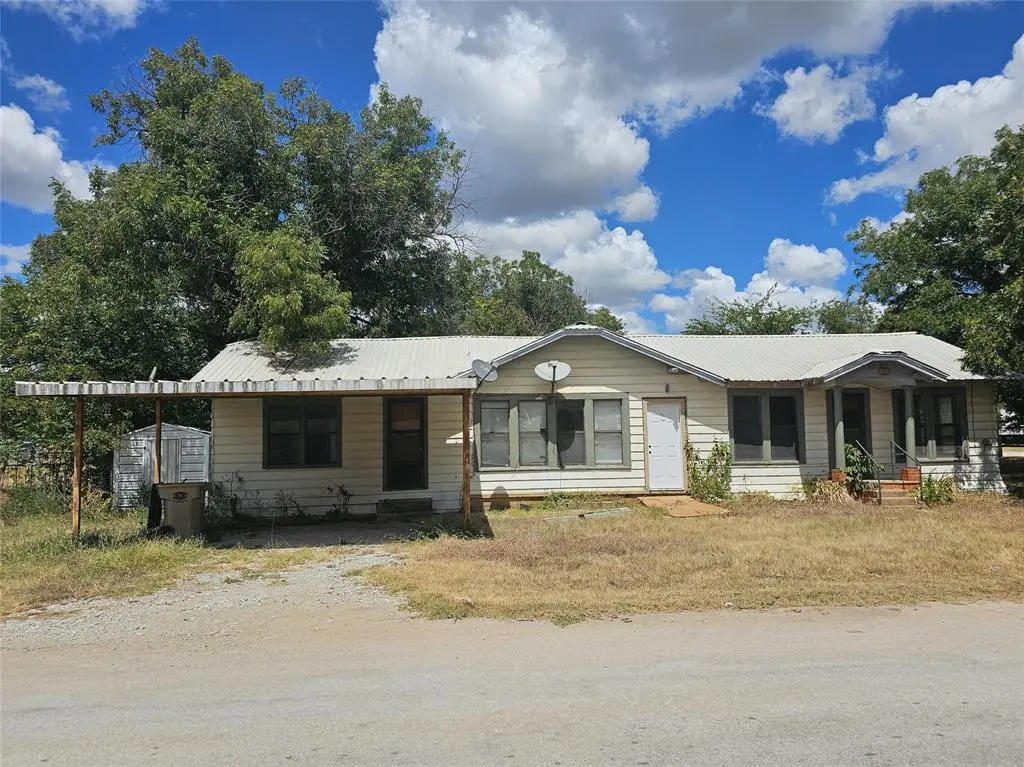 216 E Pecan St
