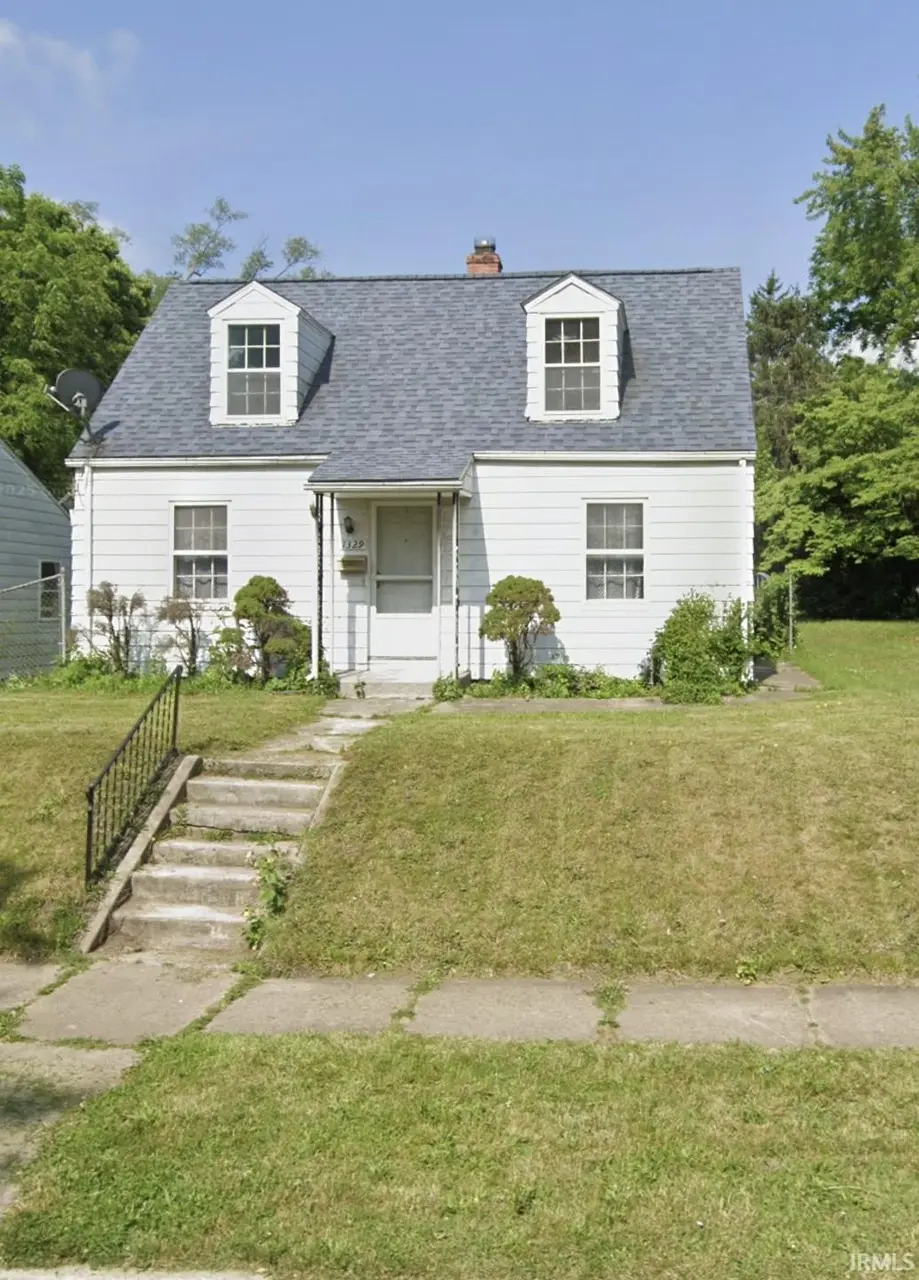 1329 N Elmer St