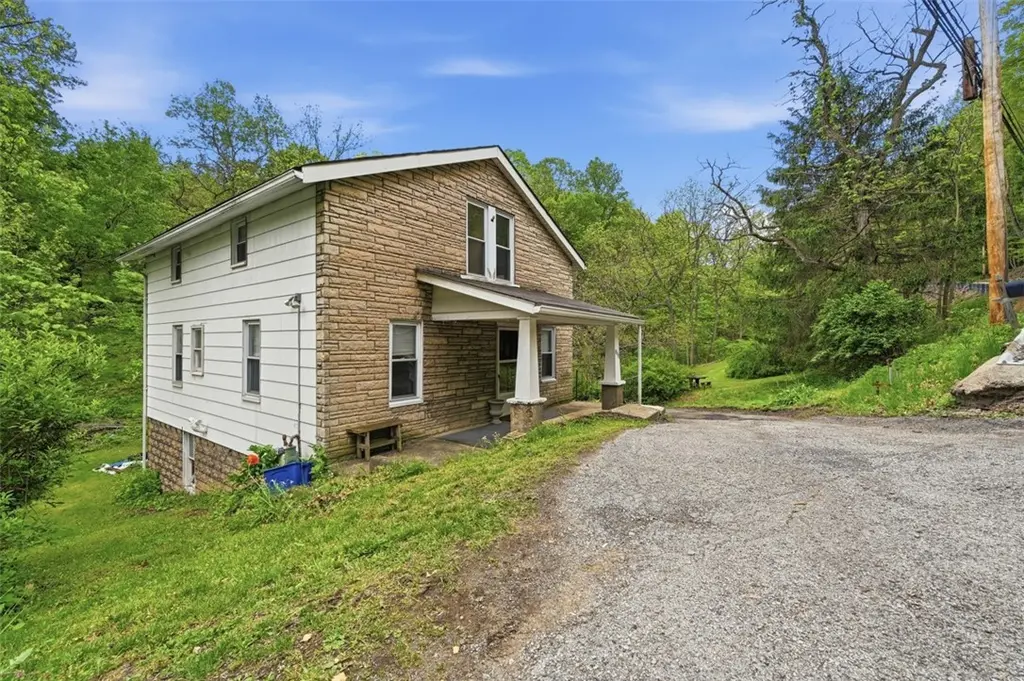 898 Geyer Rd