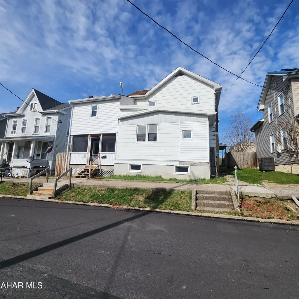 219 Poplar St