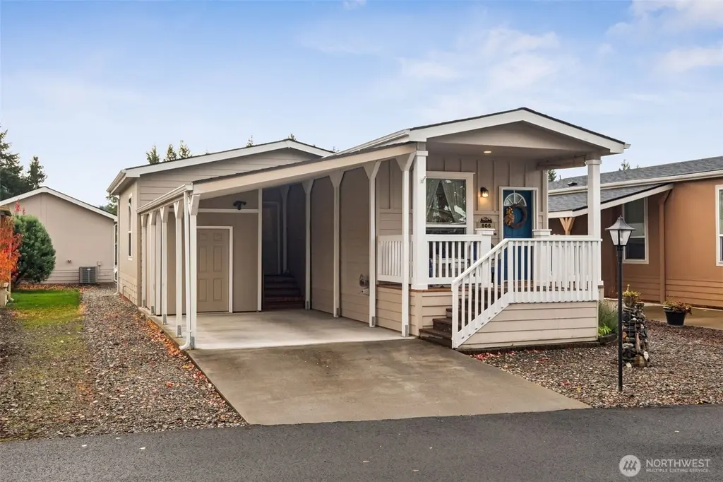 806 Pine Dr