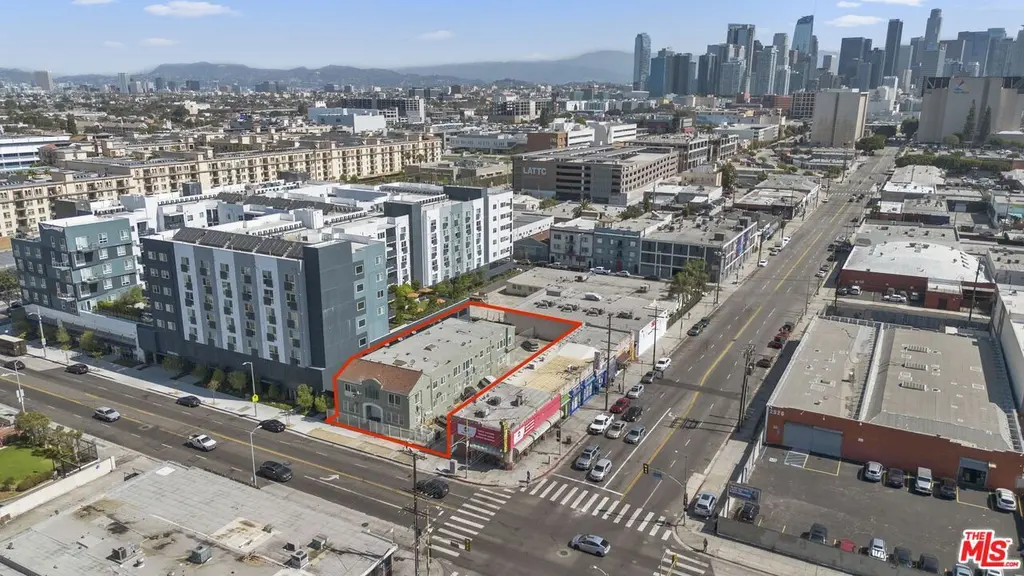 225 W Adams Blvd