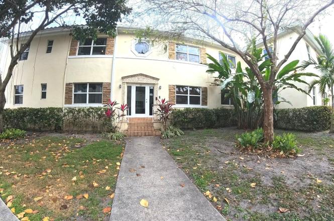 723 NE 91st St Unit 4c
