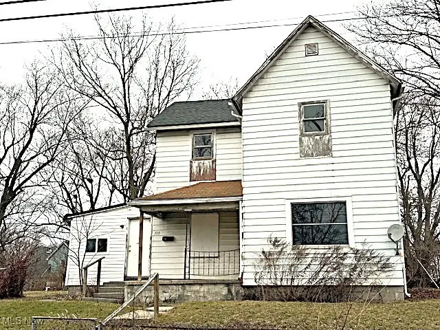 725 E Vine St