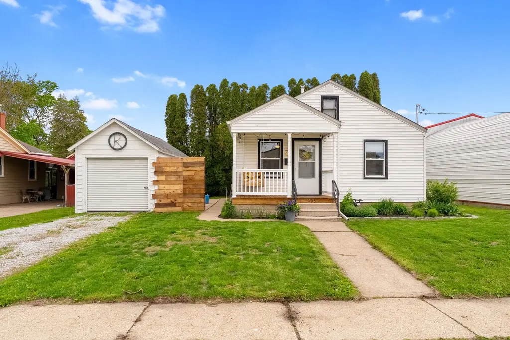 105 S Russell Ave