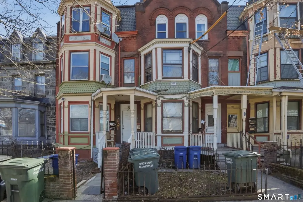 584 Kossuth St