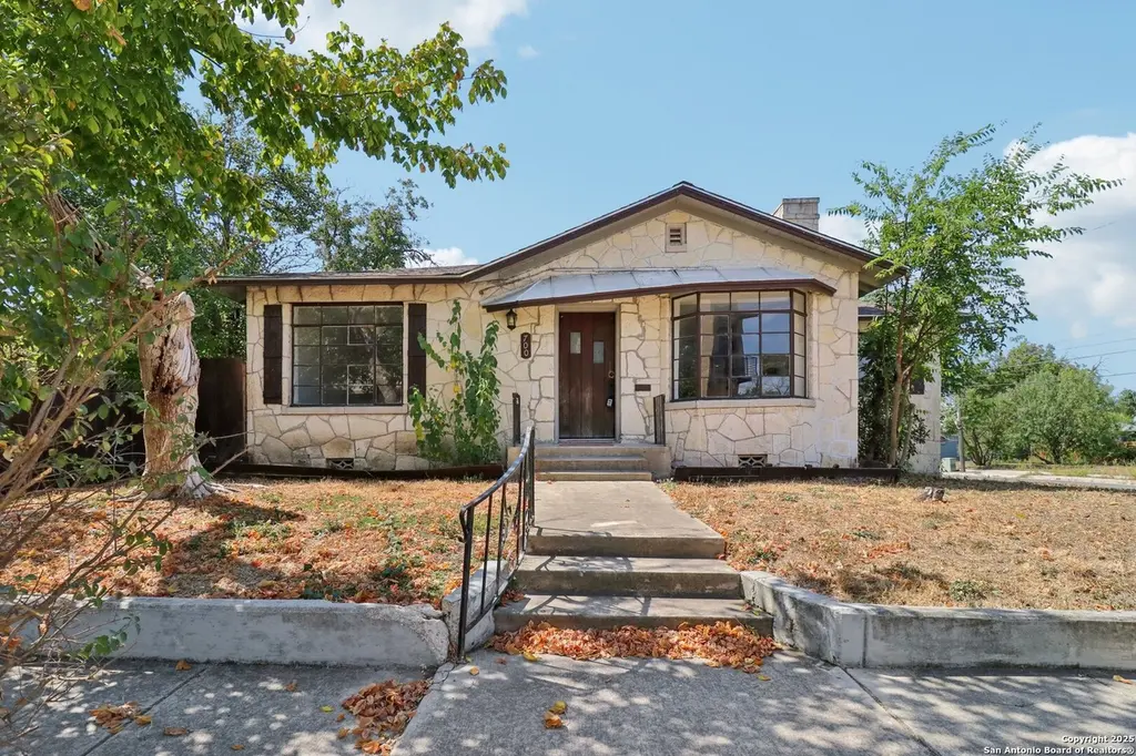 700 Dawson