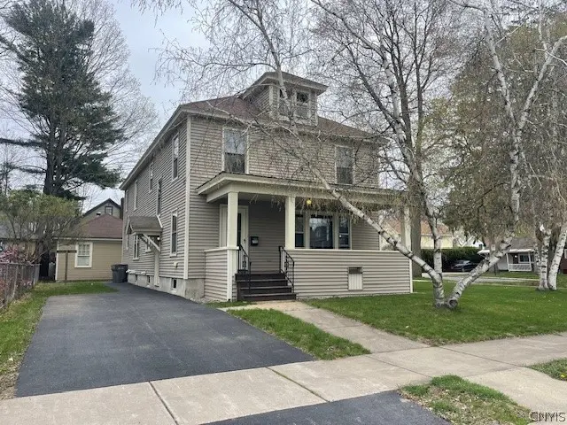 700 Elm St