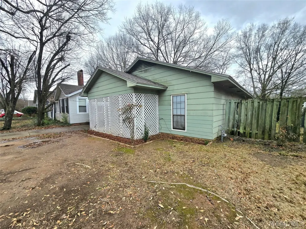 2106 Capitol Ave