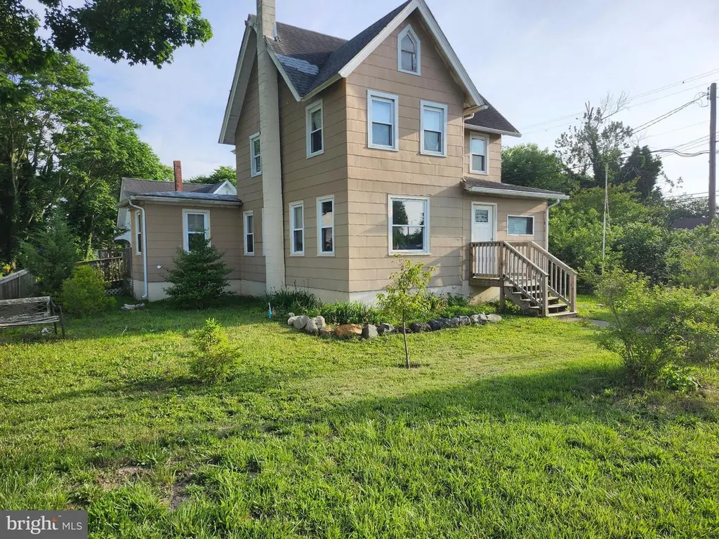 1809 Main St