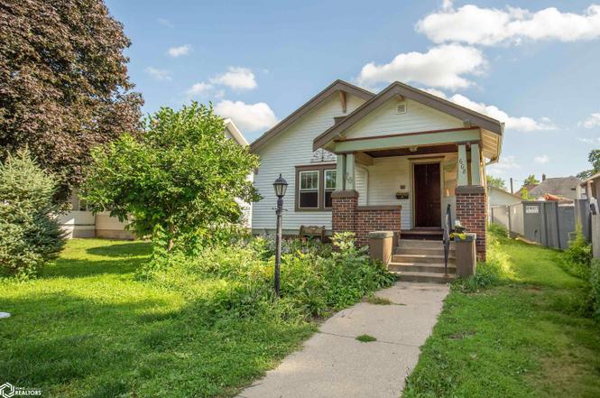 608 E Elm St