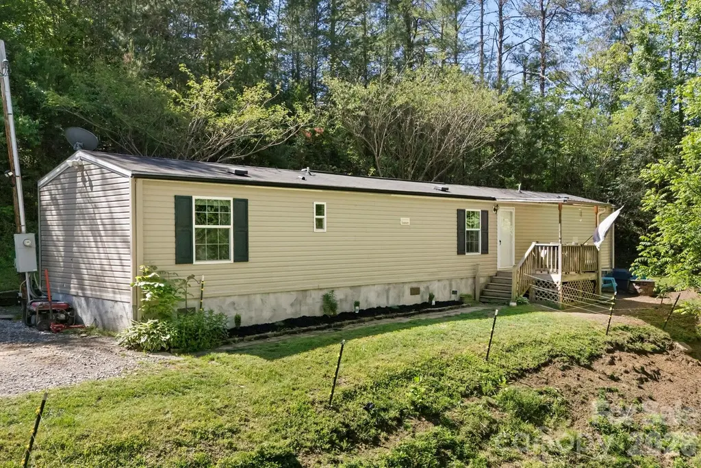 23 Lela Ln