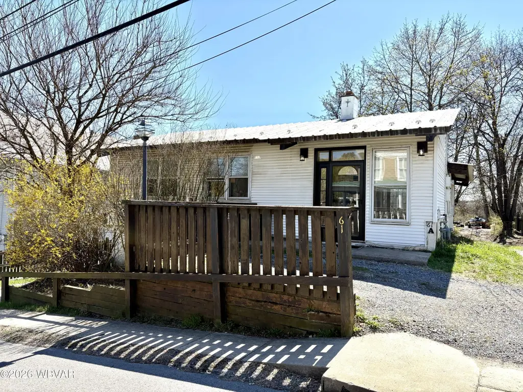 61 W Houston Ave