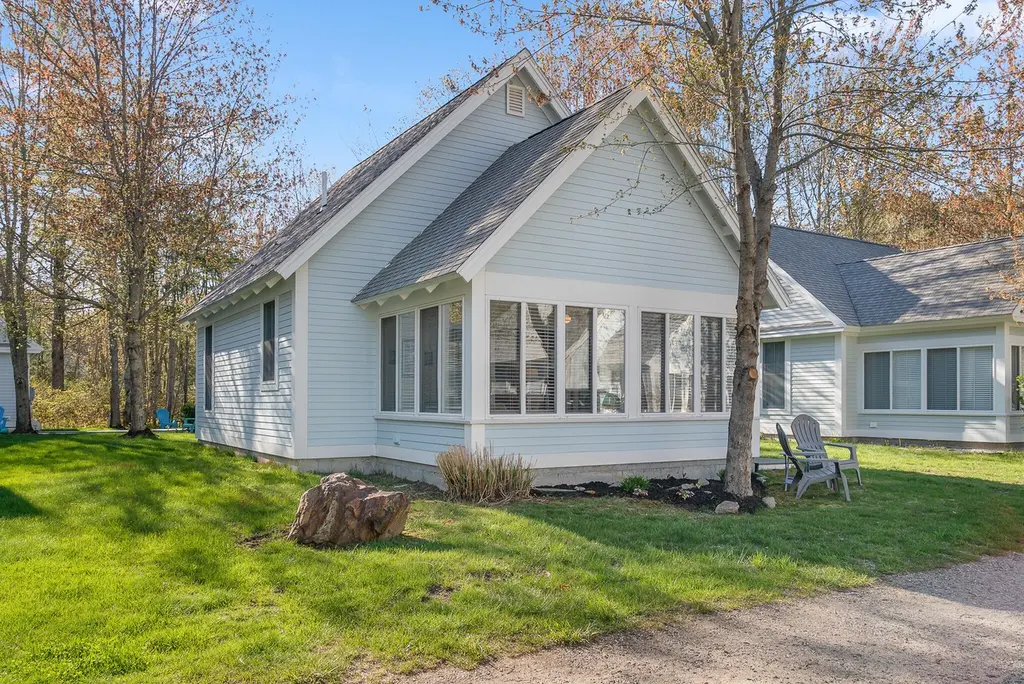 454 Post Rd #137