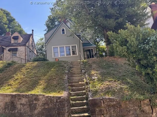 820 Mathews Ave