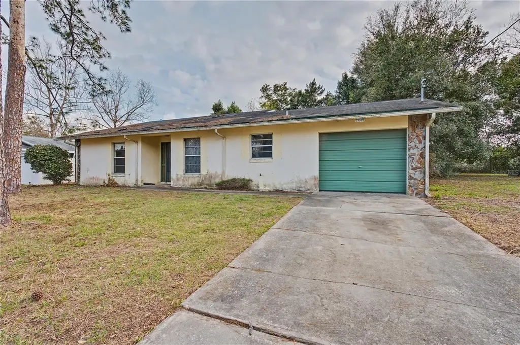 21528 SW Honeysuckle St