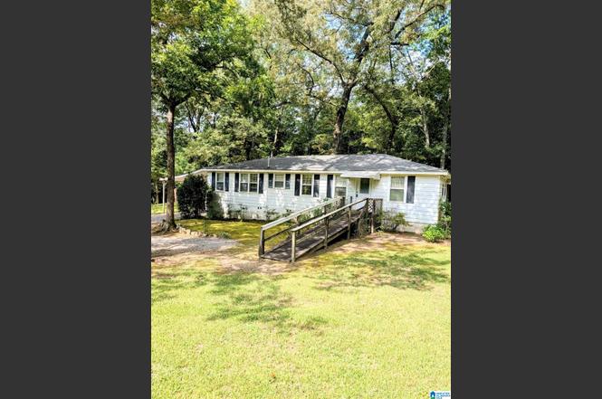 790 Leslie Ln