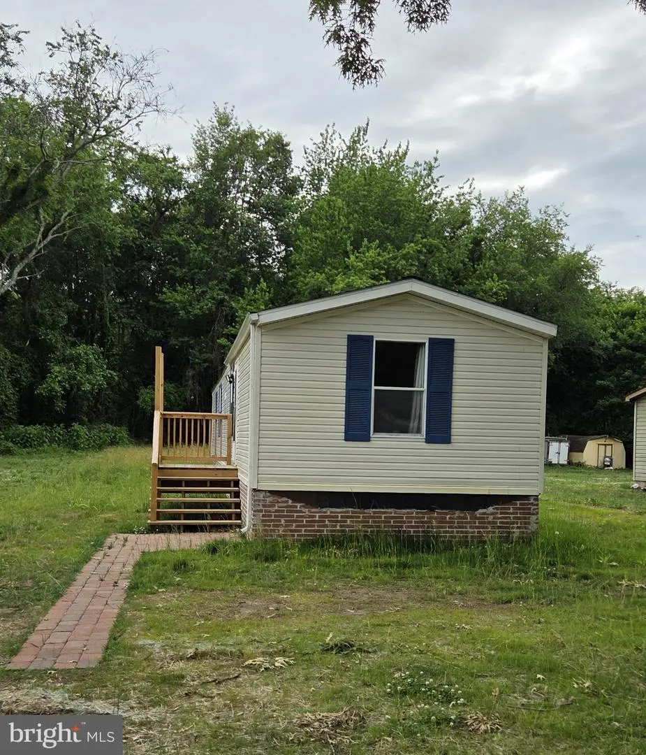 86 Headstart Ln