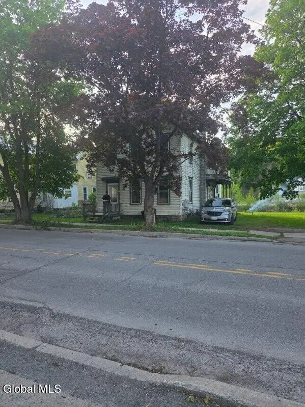 88 Reid St