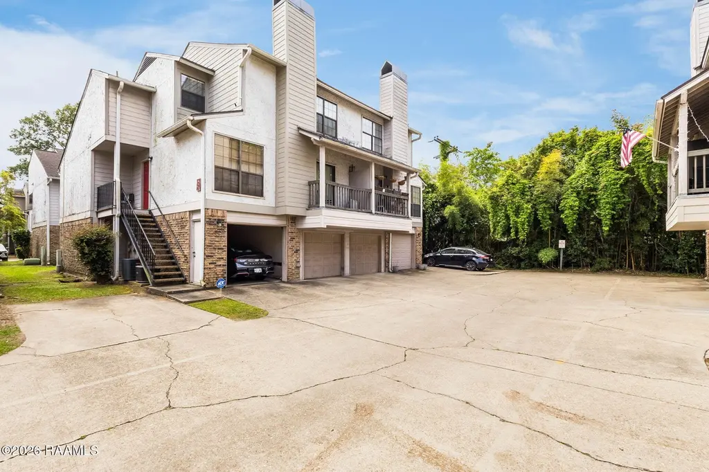 1304 E Bayou Pkwy Apt 6c