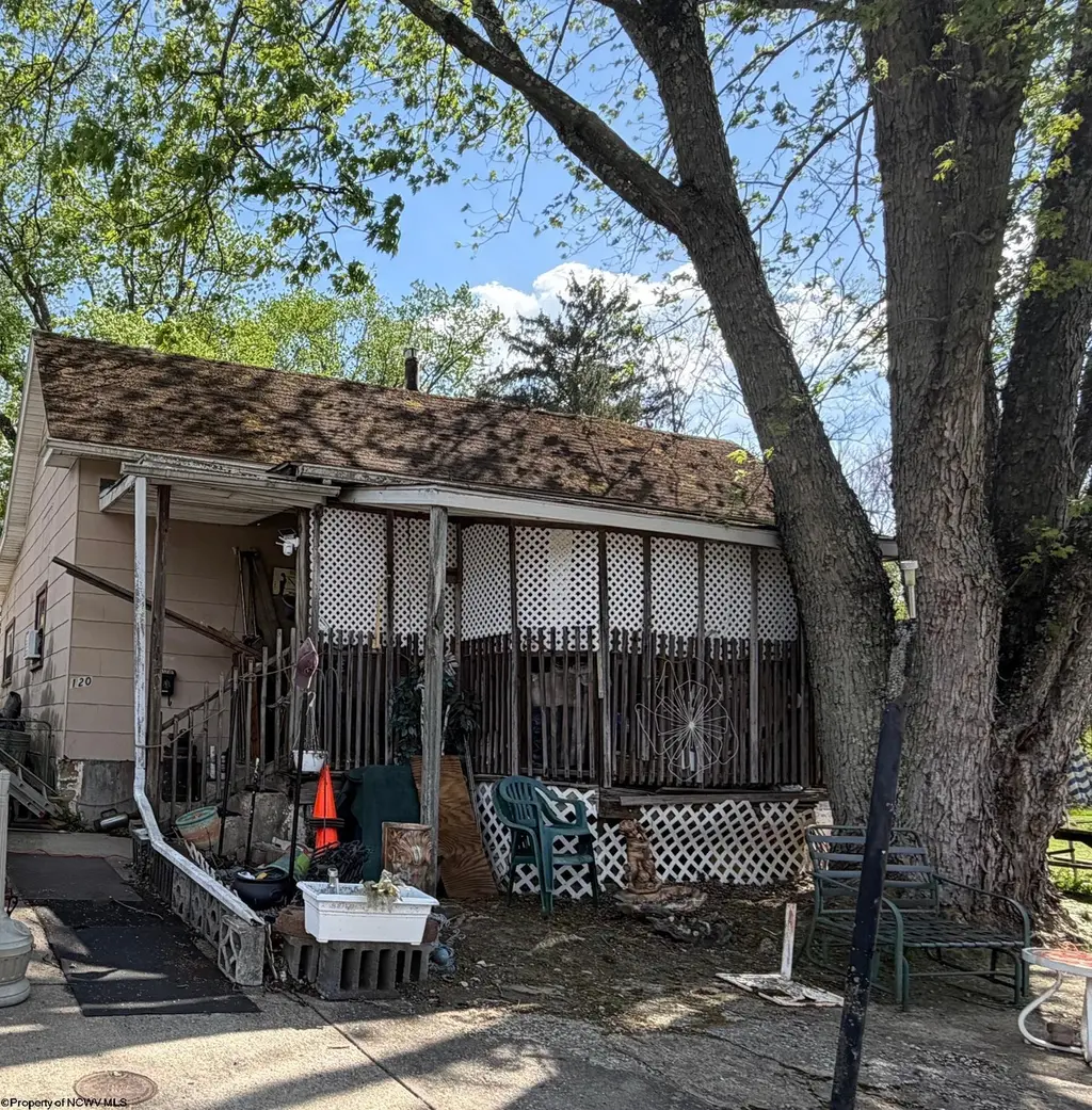 120 Robinson St
