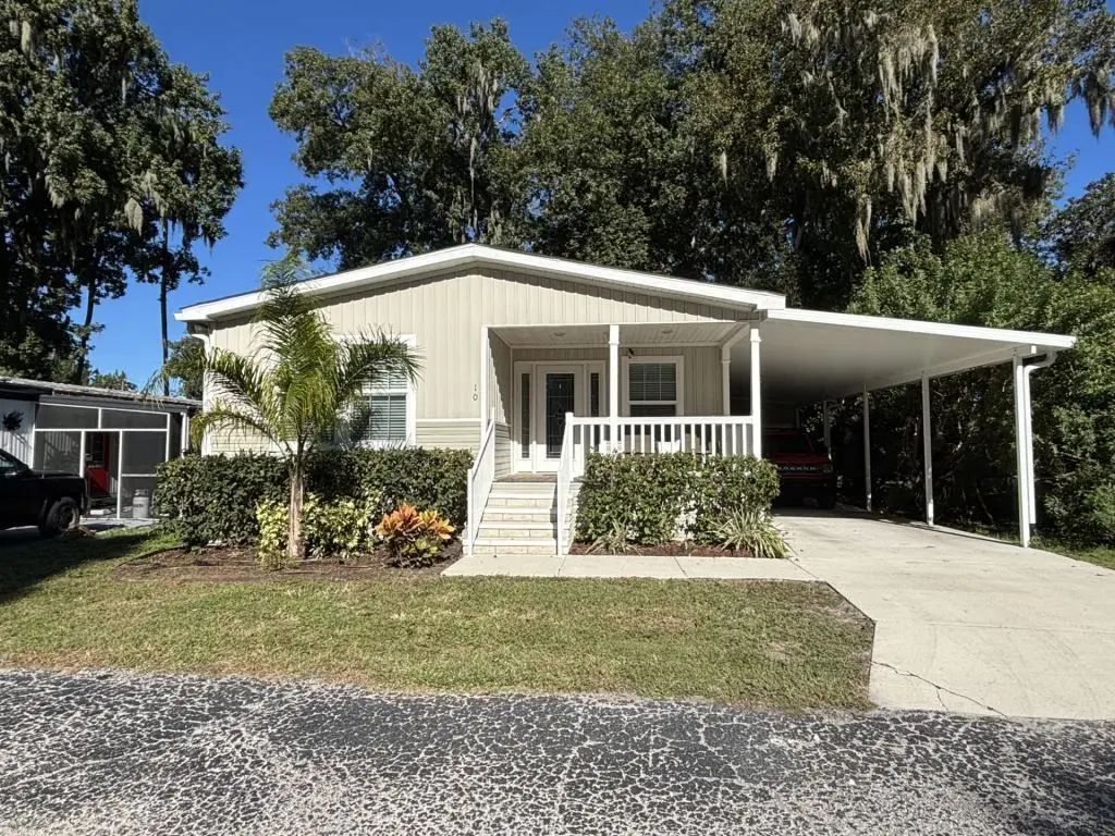 10 Coachlight Ct