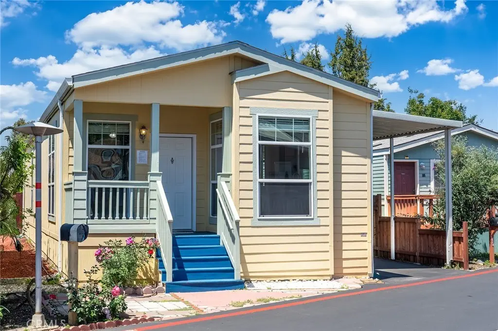 501 Moorpark Way #104