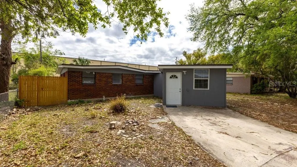 1040 Maxey Dr