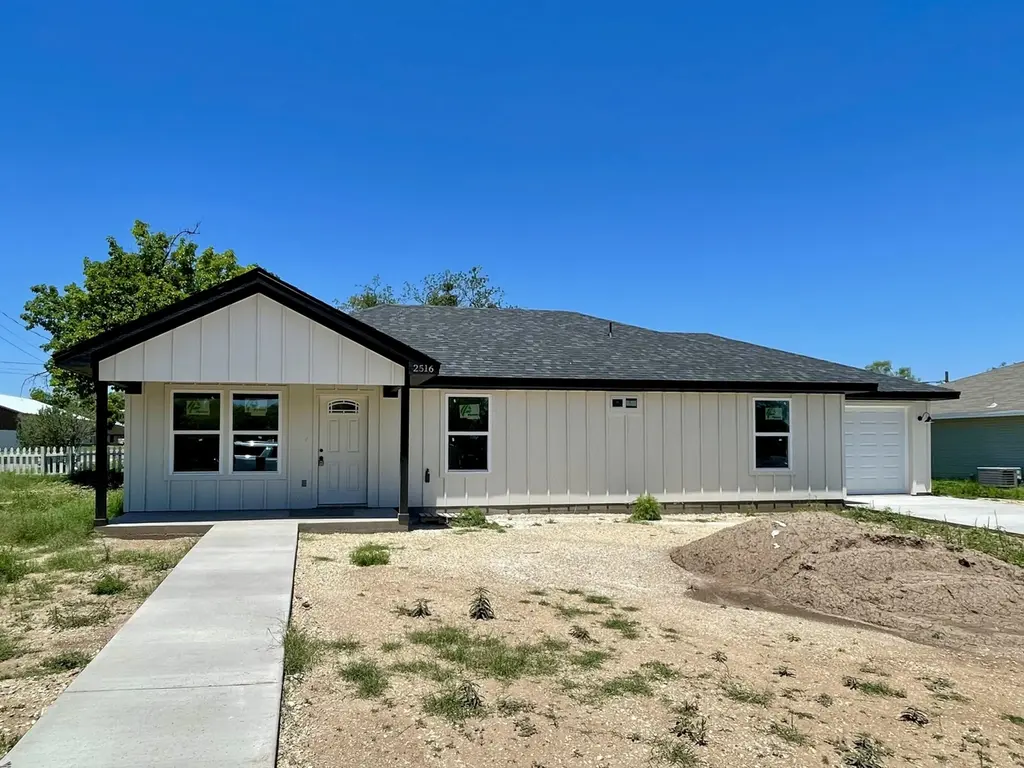 2516 Waco St