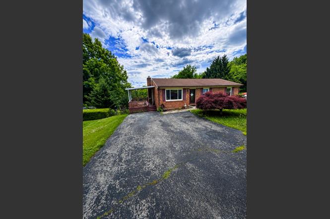 1140 Mineral Springs Dr