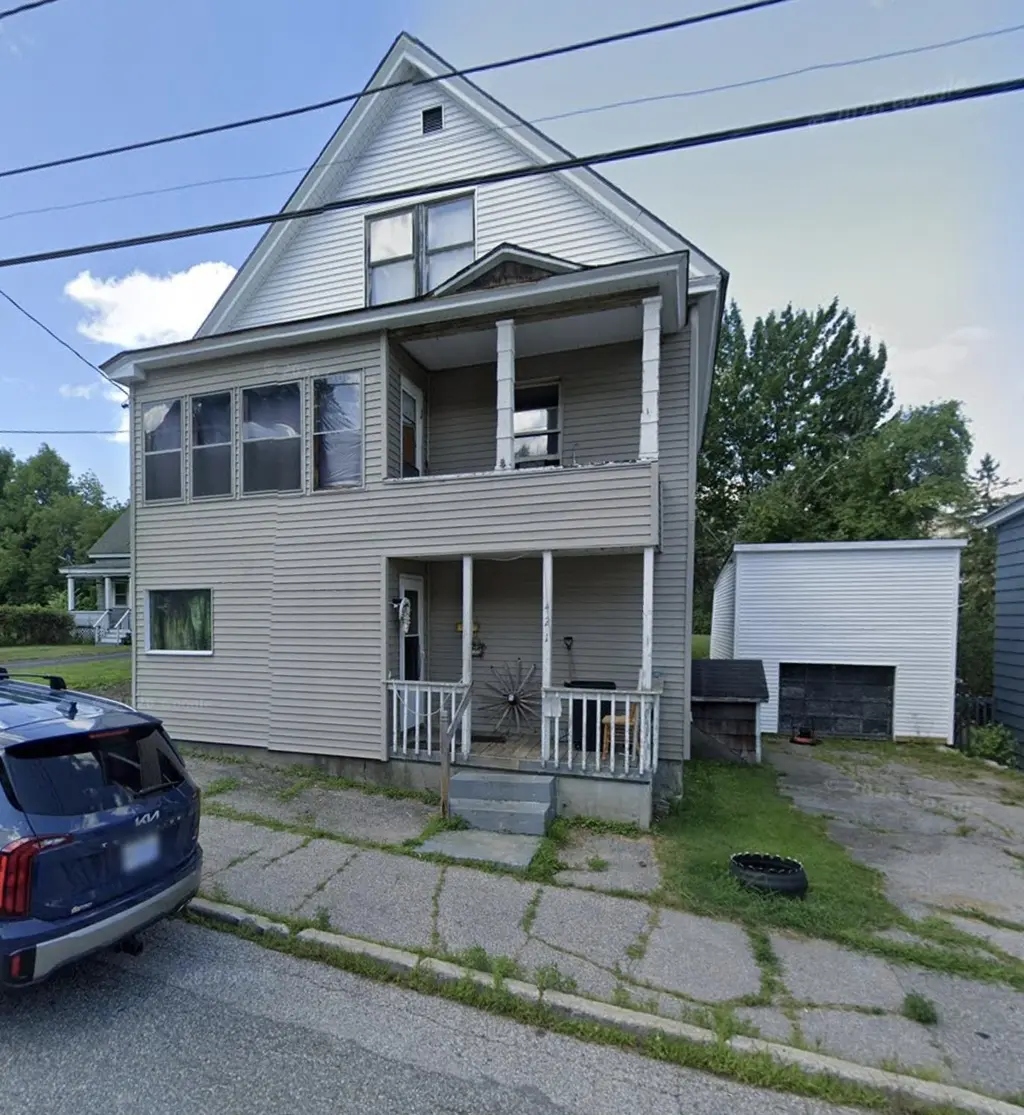 421 Champlain St