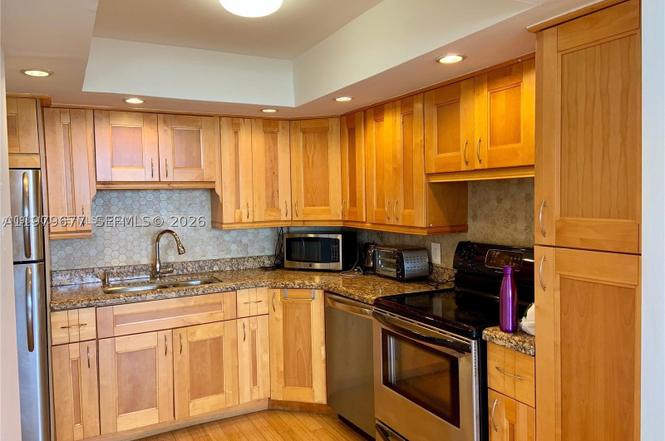 2025 NE 164th St #1015