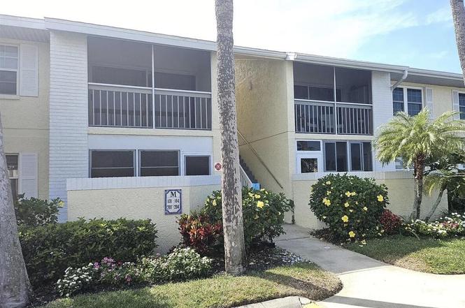 915 Sonesta Ave NE #102