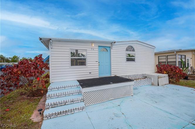 54 La Fonda Ln