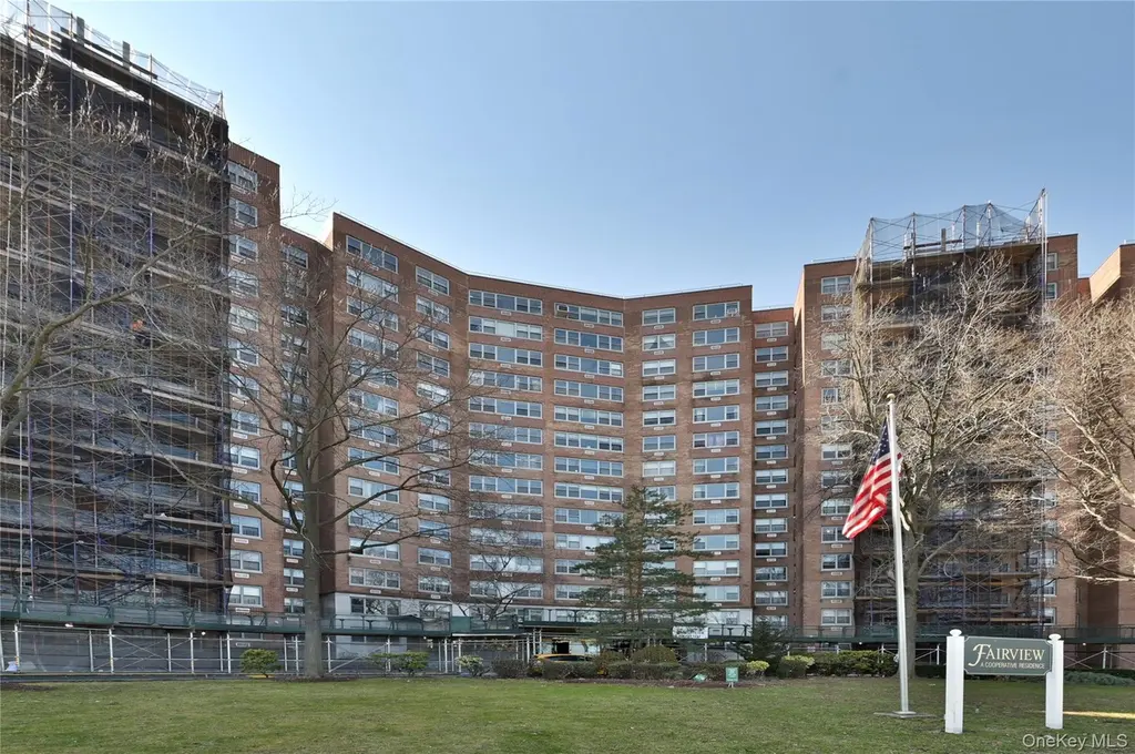 61-20 Grand Central Pkwy Unit A1204
