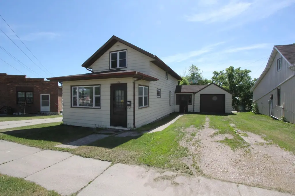 302 Riverside Ave