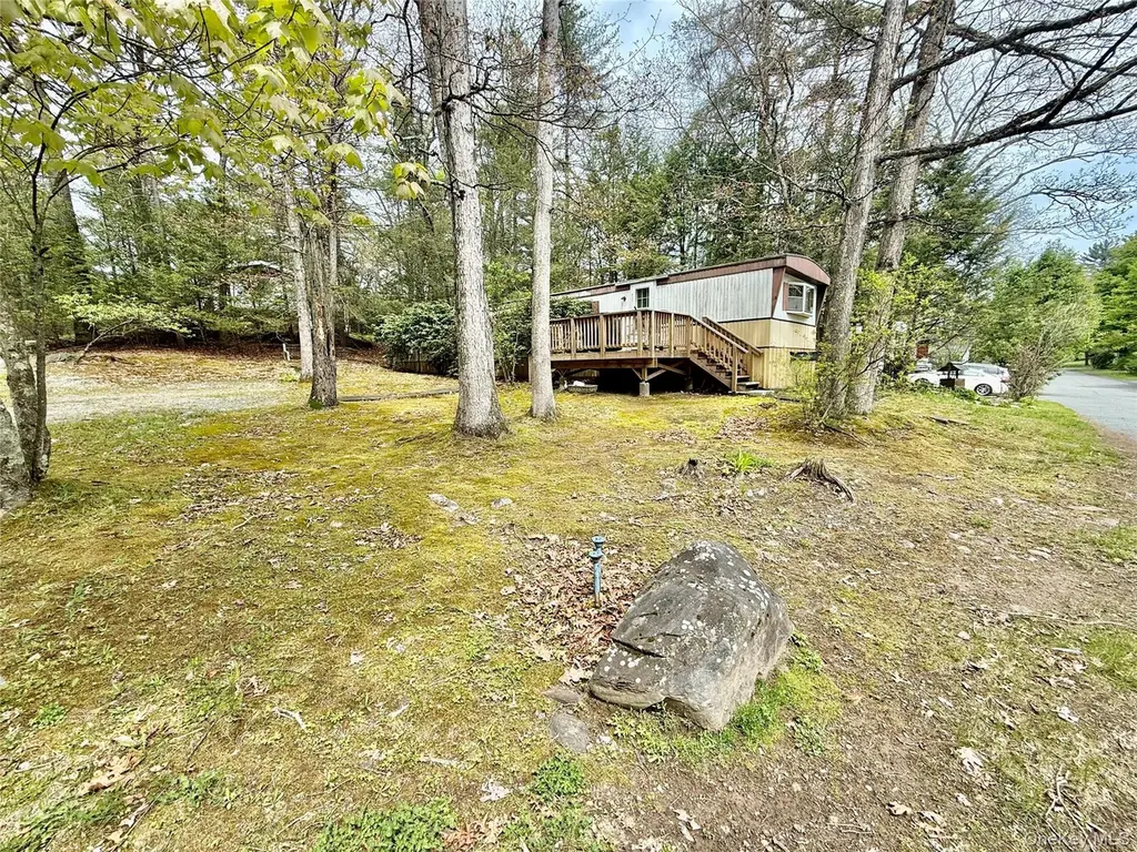 822 Lark Ln