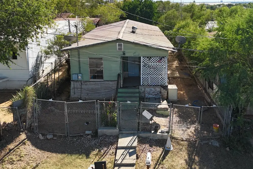 515 E Kearney St