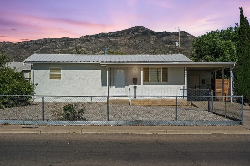 1008 College Ave