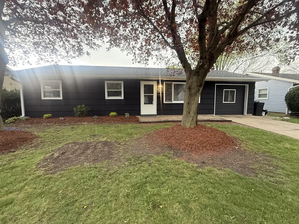 705 Plymouth Ct
